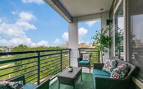 Beautiful Condo On Riverwalk W King Ste Free Parking Pet Friendly Centrally Located On The Riverwalk